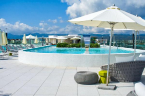 NEW Superb Marítima Golf PH Condo with 2 Pools and Gym